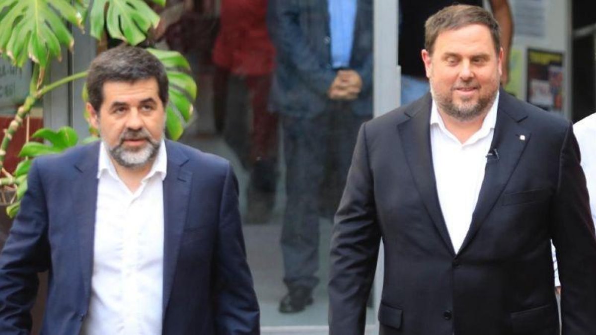 Jordi Sànchez y Oriol Junqueras, en un acto de la ANC el pasado mes de julio.-FERRAN NADEU