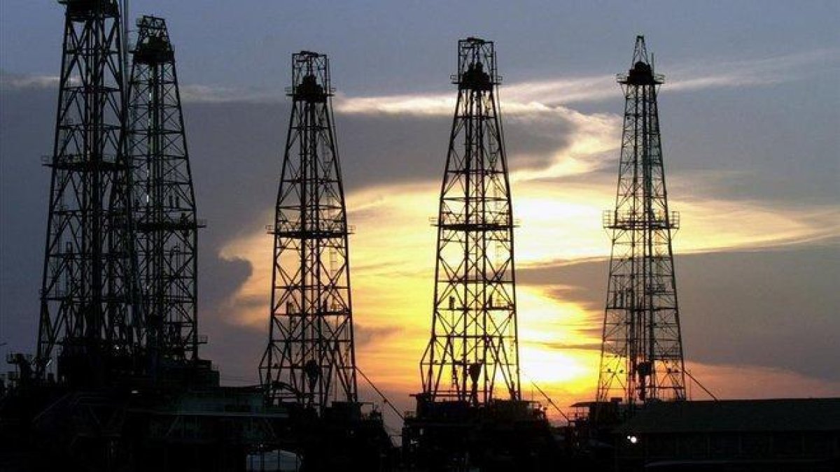 Campo de extracción petrolífero en Cabimas, a 500 kilómetros de Caracas.-ANA MARÍA OTERO (AP)