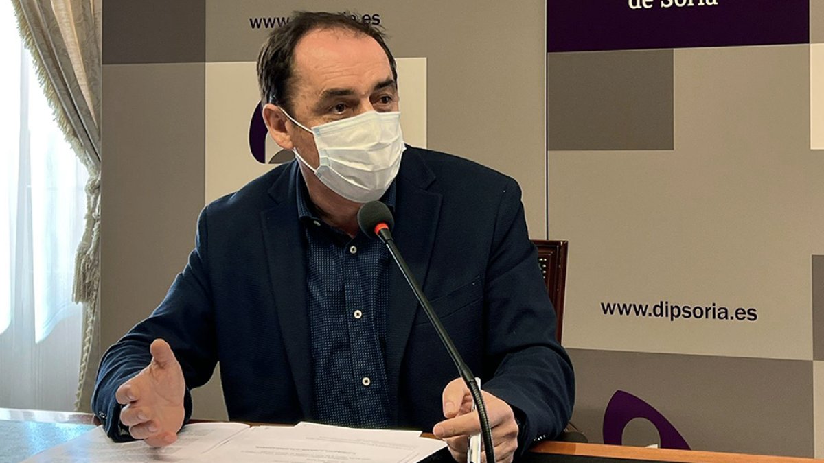 Benito Serrano durante una comparecencia en rueda de prensa en la Diputación.-HDS