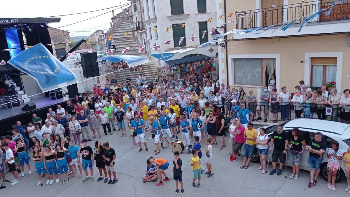 Vecinos de Langa en el arranque de las fiestas. A.H.