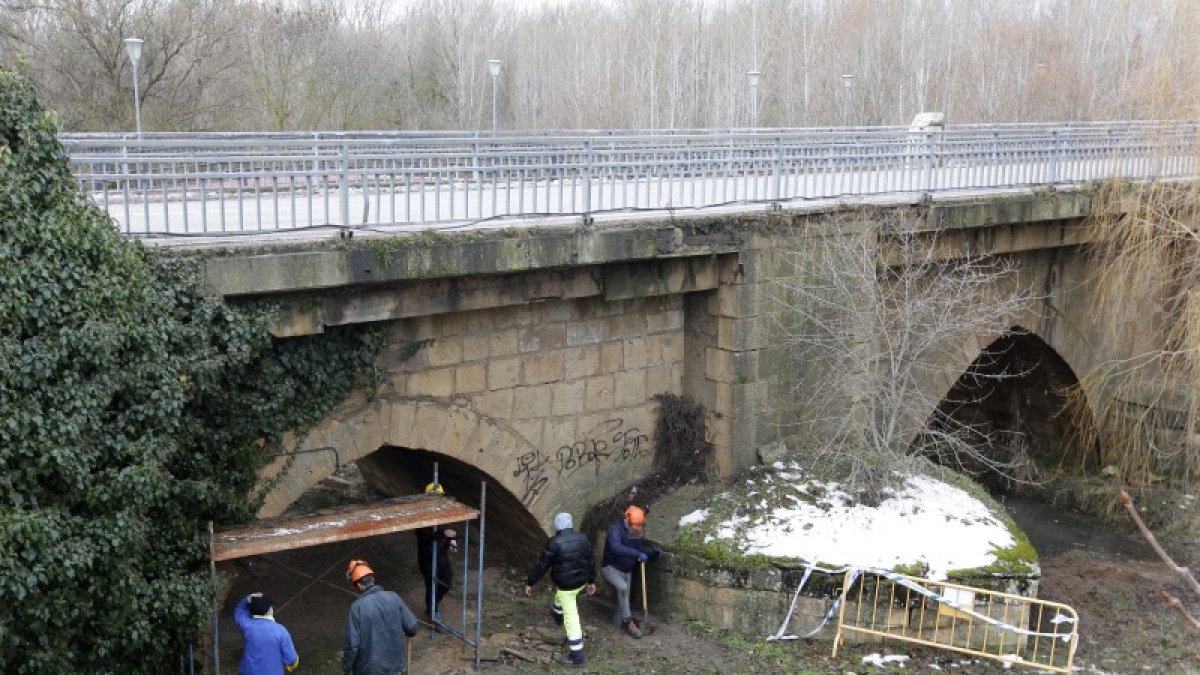 Arreglos en el puente tras el temporal de la ‘Filomena’ en enero de 2021. HDS