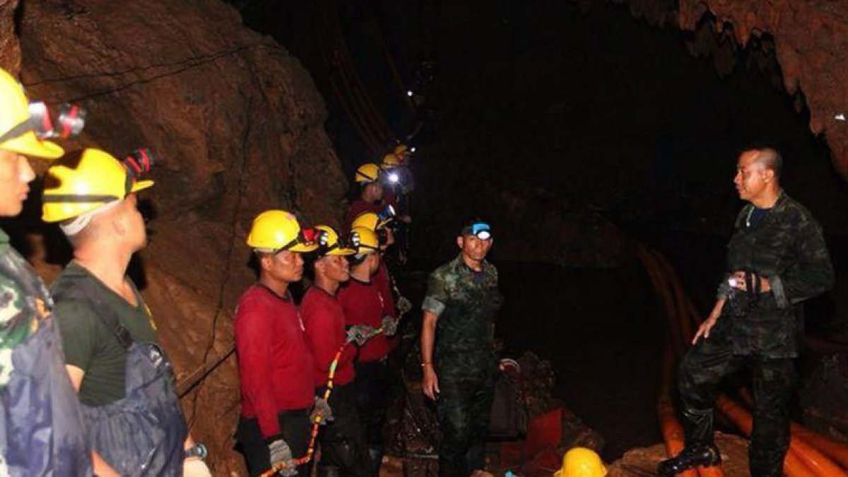 Labores de rescate en Tailandia-THAI NAVY SEAL HANDOUT