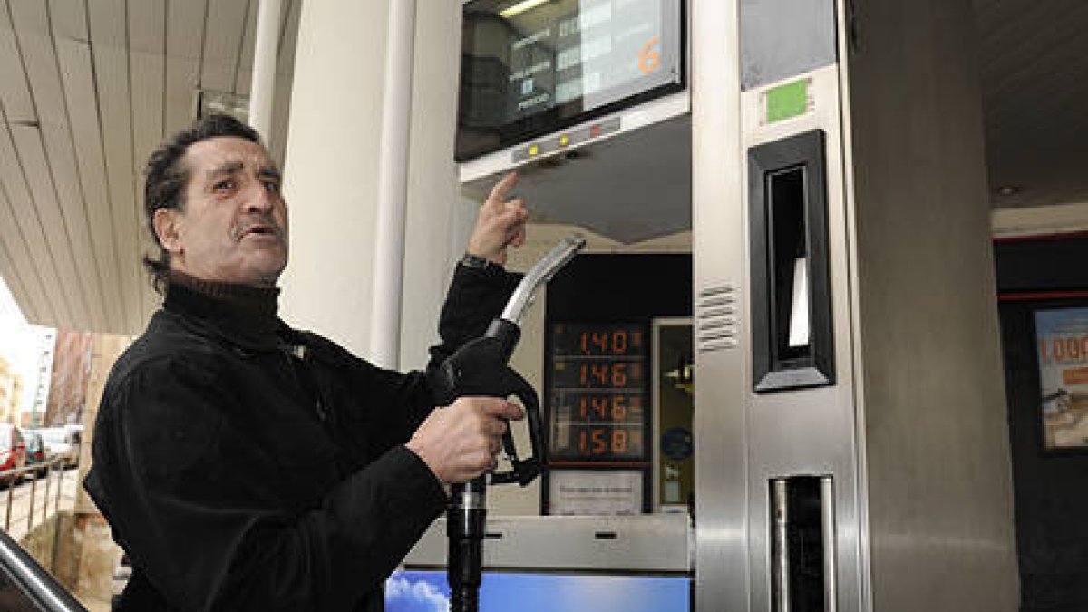 Una gasolinera de Soria. / VALENTÍN GUISANDE-