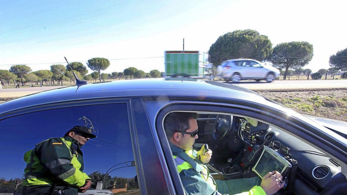 Un radar móvil de la Guardia Civil en una imagen de archivo. HDS