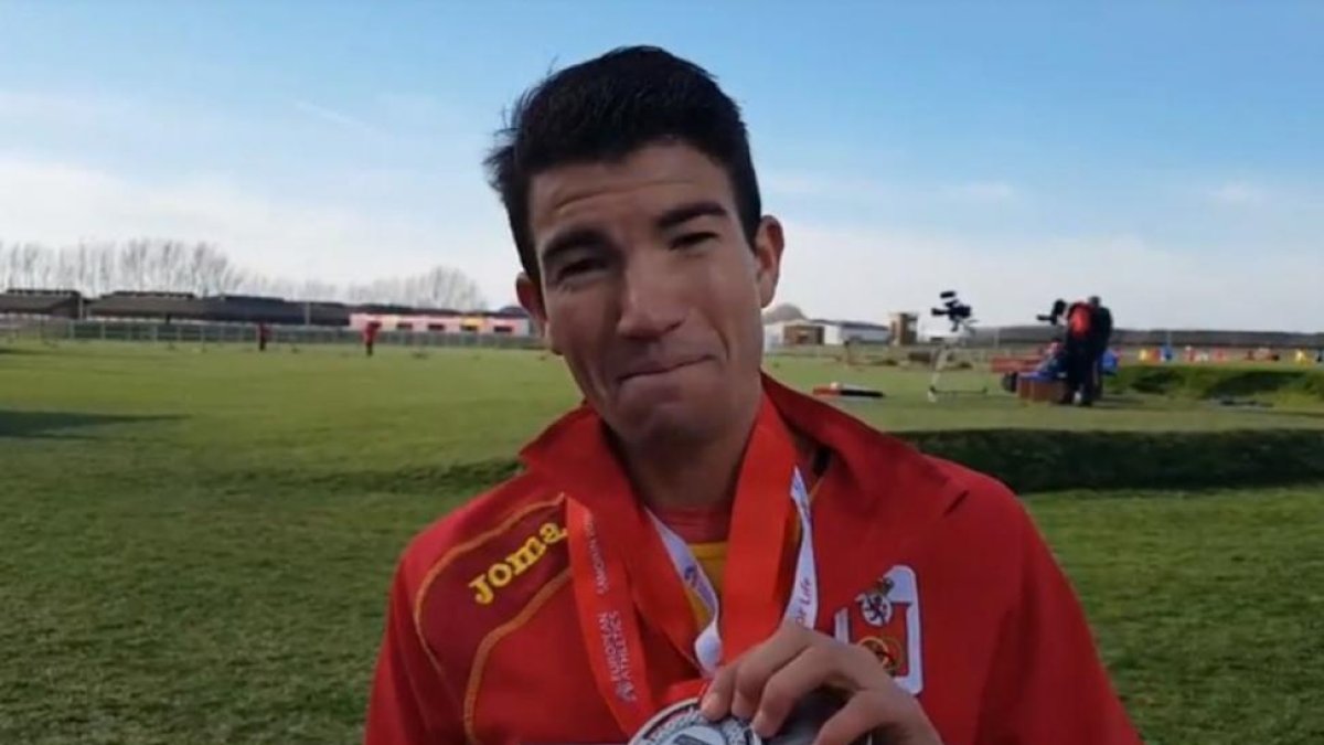 Mechaal, con la medalla individual y la lograda por equipos.-CSD