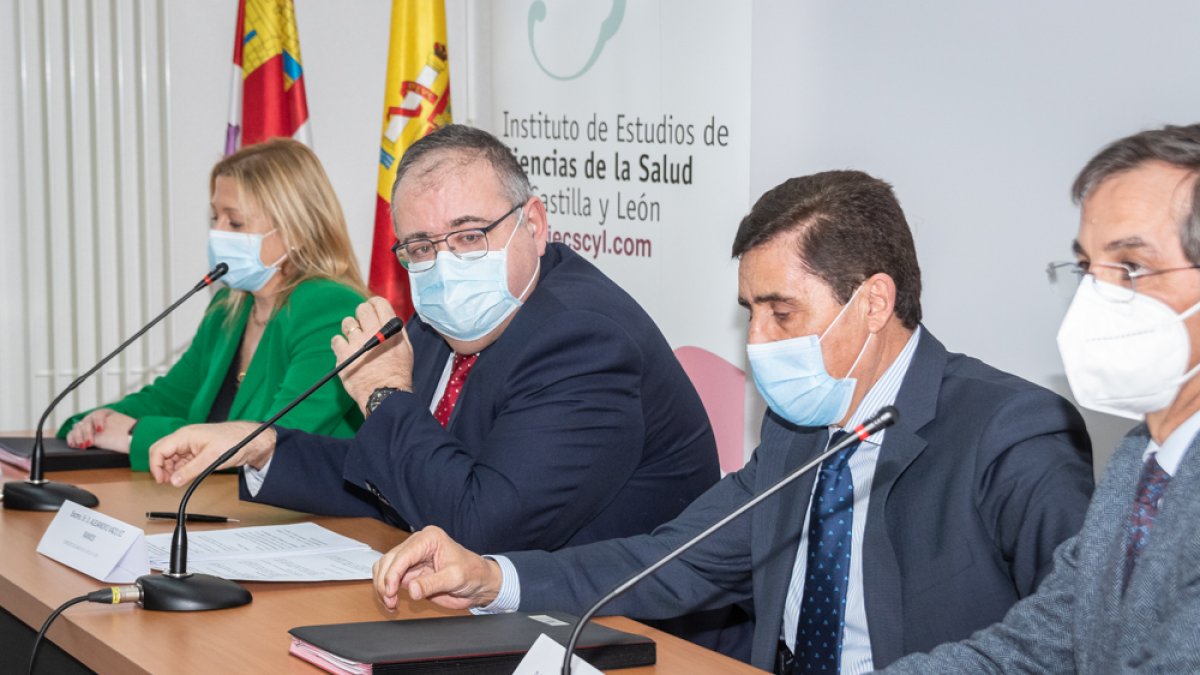 Firma del convenio con De Gregorio, Vázquez, Martínez y Caballero. GONZALO MONTESEGURO