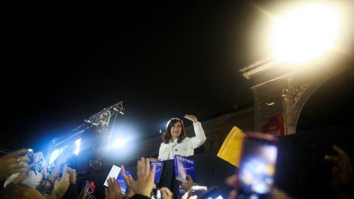 Cristina Fernández presenta su libro Sinceramente entre miles de seguidores.-REUTERS