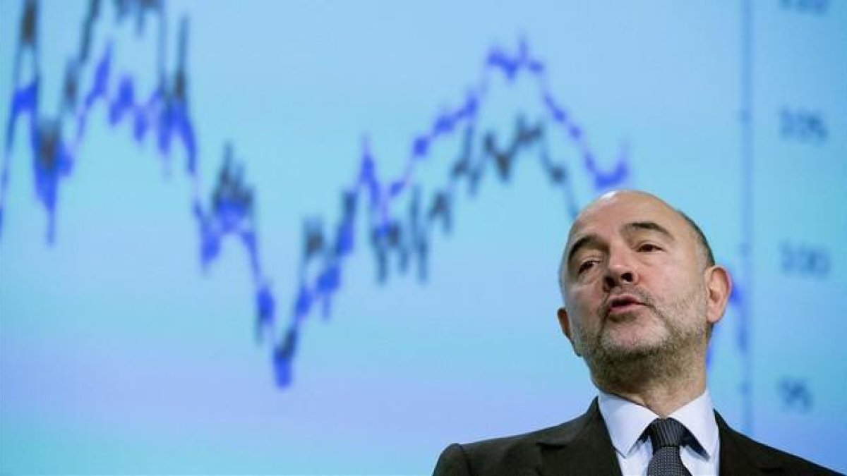 El comisario europeo de Asuntos Económicos y Financieros, Pierre Moscovici.-REUTERS / YVES HERMAN