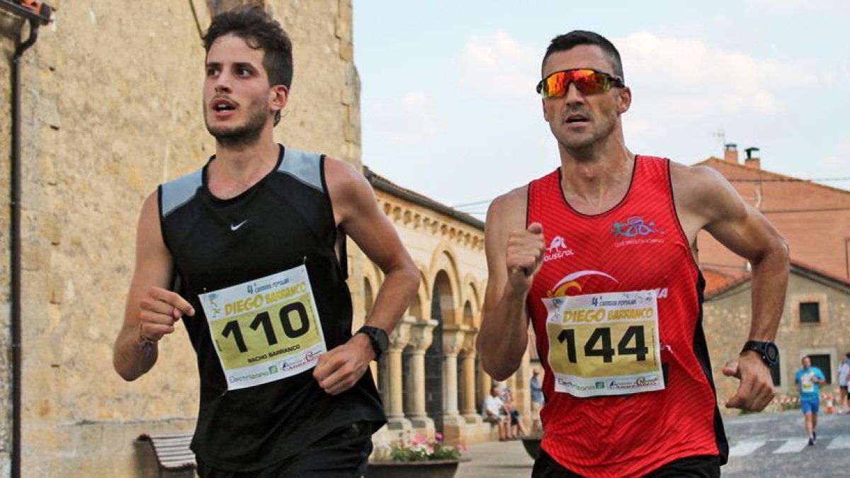Nacho Barranco y Rubén Andrés, durante la carrera popular en Quintana Redonda.-HDS