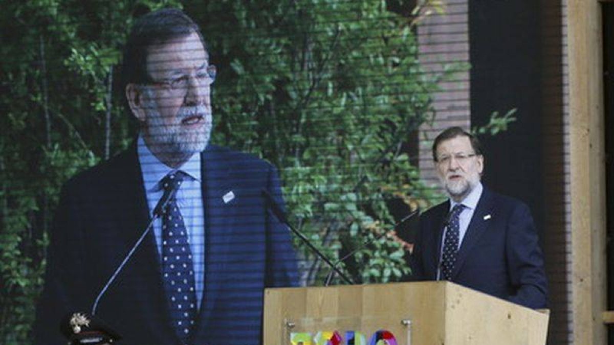 Rajoy, este lunes, durante la visita que ha hecho a la Expo de Milán, al celebrarse en esta muestra el Día de España.-Foto: EFE / ALBERTO MARTÍN