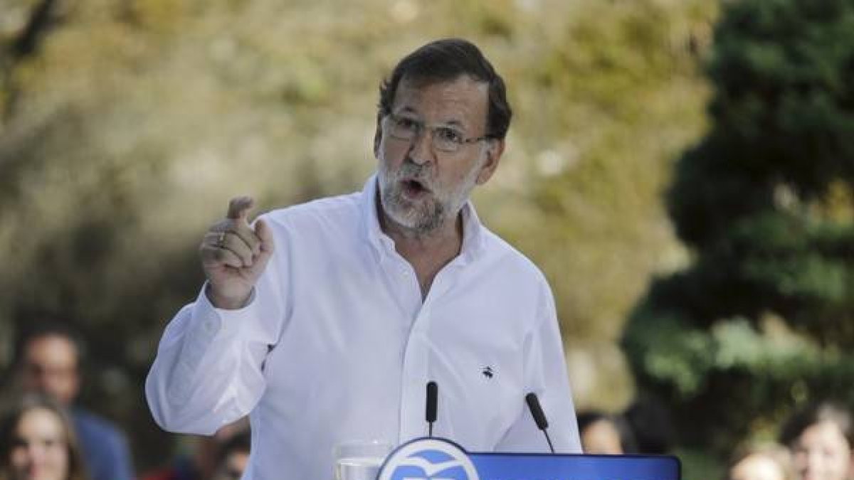 Mariano Rajoy, durante su intervención en el acto del PP celebrado en Soutomior, en Galicia, este domingo.-REUTERS