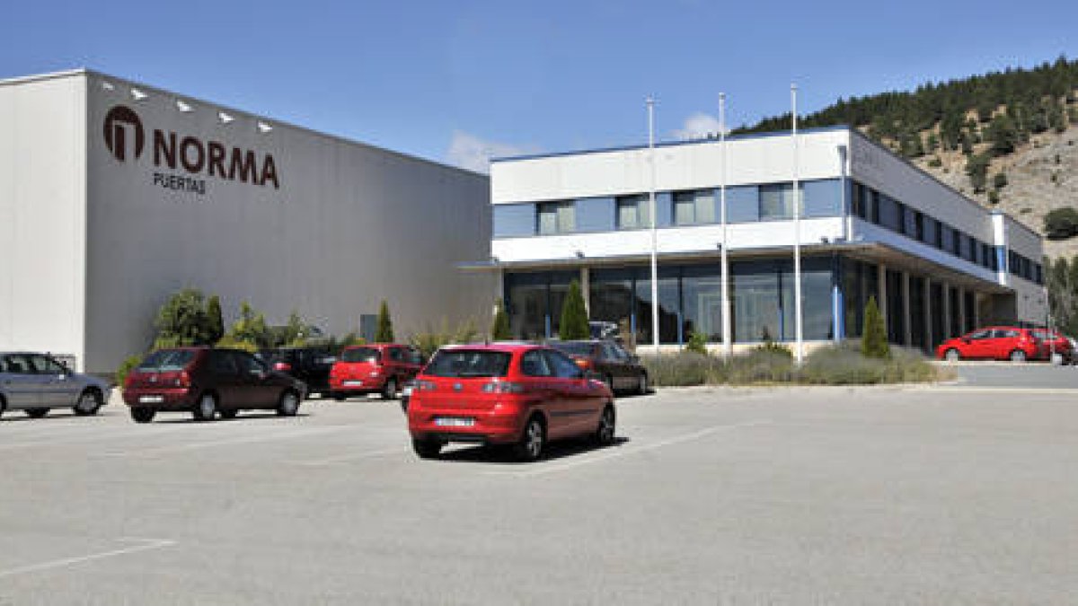 Instalaciones de Puertas Norma en San Leonardo. / V. G. -