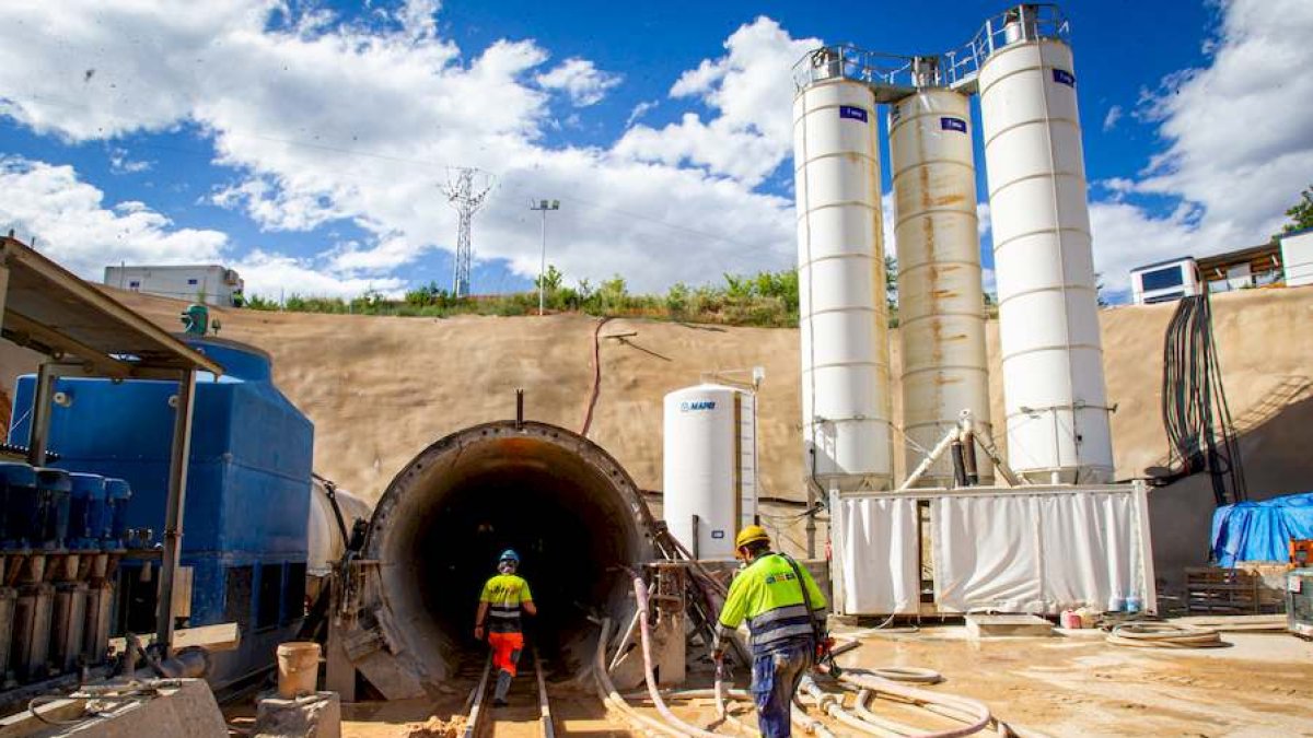 Comienzo del túnel de la nueva depuradora. MARIO TEJEDOR