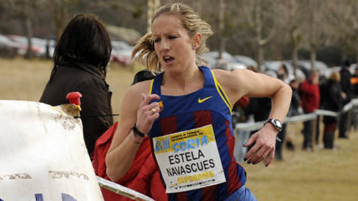 Estela Navascués durante su participación en un Cross de Soria. / VALENTÍN GUISANDE-