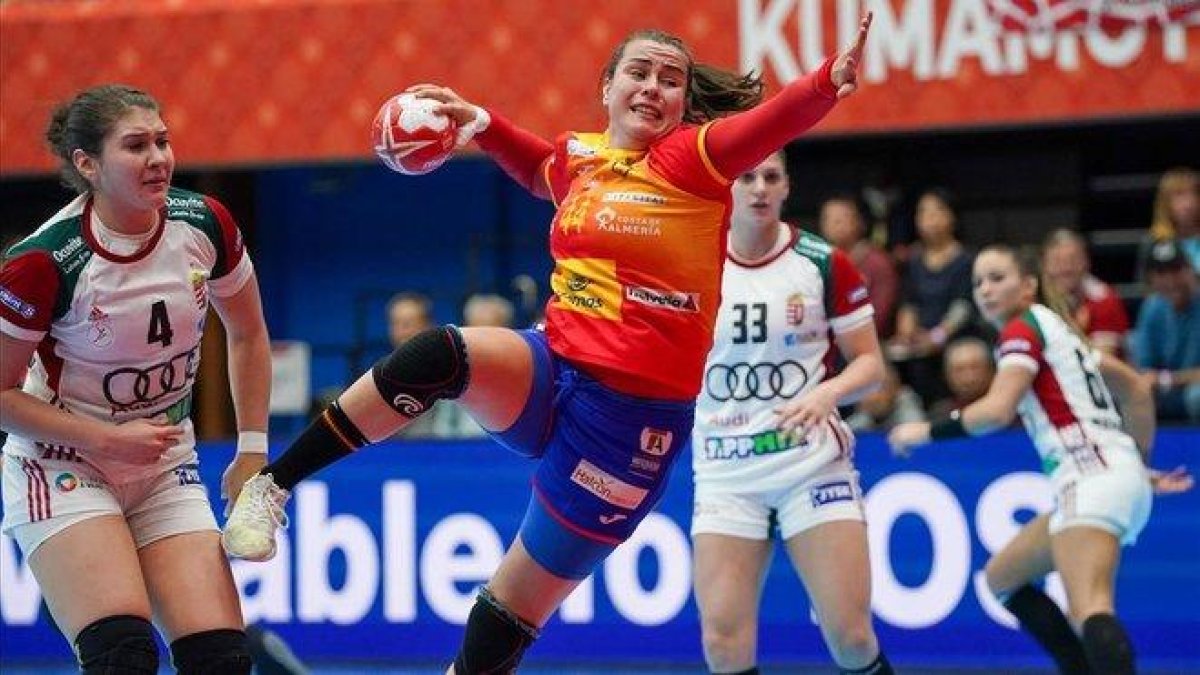 Ainhoa Fernández, durante el partido contra Hungría en Kumamoto.-