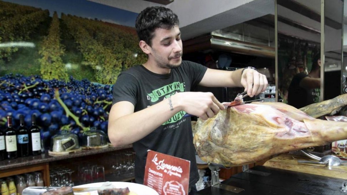 El desempleo ha bajado un 1,4% en el último mes-Luis Ángel Tejedor