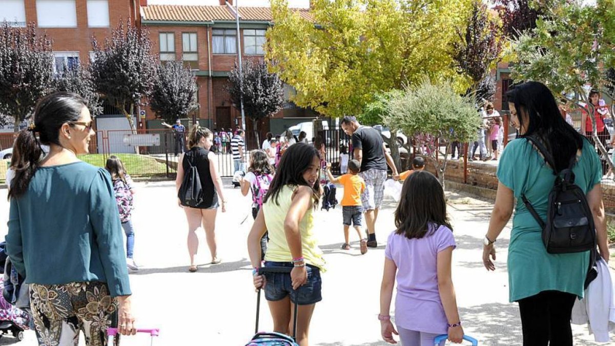 Imagen de archivo de un grupo de escolares.-ÁLVARO MARTÍNEZ