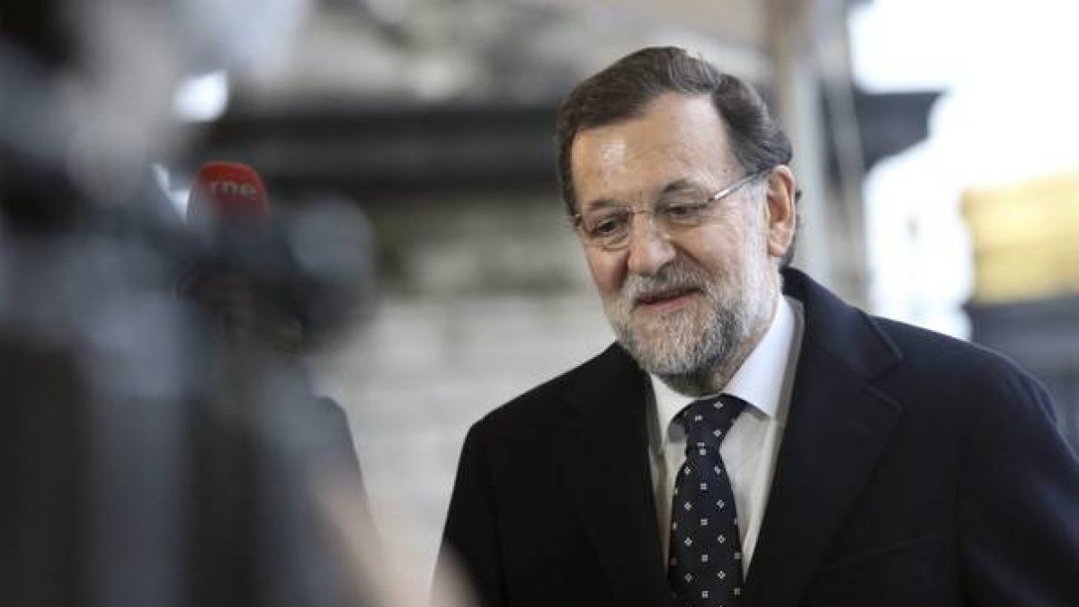 Foto de archivo. Mariano Rajoy a su llegada a una reunión del Partido Popular Europeo en Bruselas.-Foto: OLIVIER HOSLET / EFE