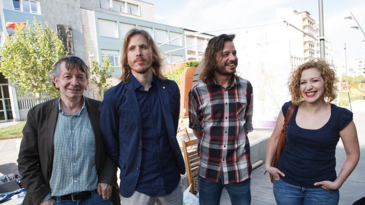 Los representantes de Podemos, Carmelo Romero, Pablo Fernández, Miguel Vila, Sara Carreño se reunen con los ciudadanos de Soria en la campaña 'El Congreso en tu plaza'-ICAL
