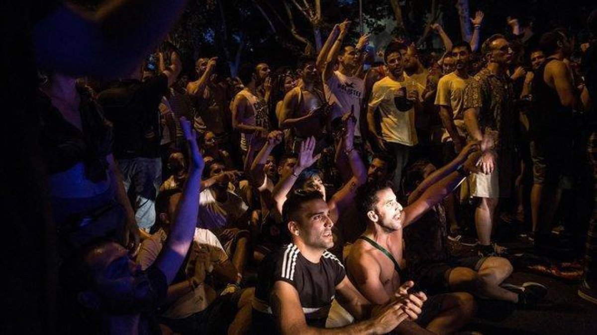 La Policía Nacional ha escoltado a representantes de Ciudadanos en el desfile del Orgullo.-EFE / A. MÁRQUEZ