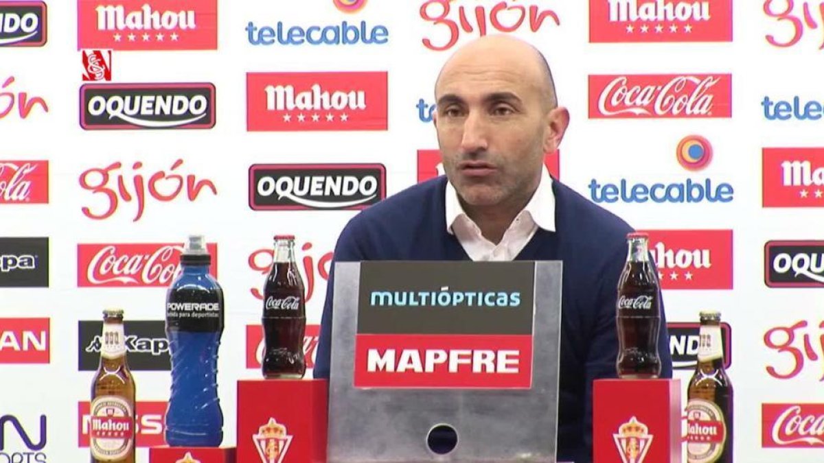 Abelardo no pudo contener la emoción en la rueda de prensa de despedida.-
