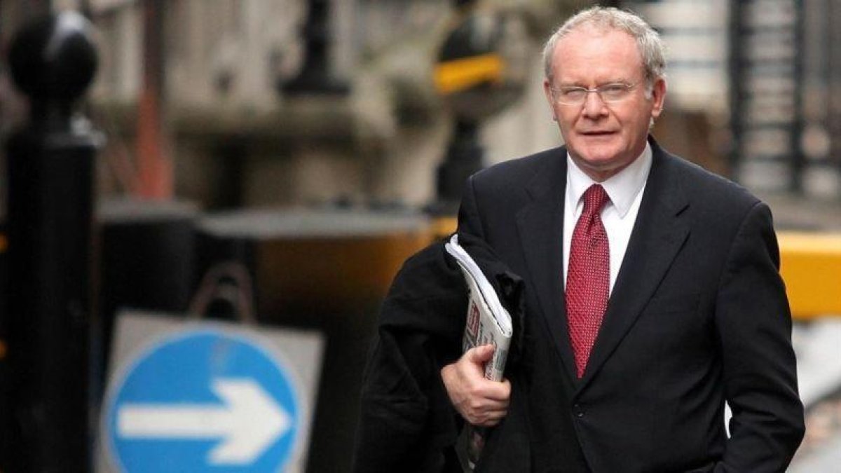 Martin McGuinness llega a Downing Street, en Londres, el 6 de octubre del 2009.-AFP / SHAUN CURRY