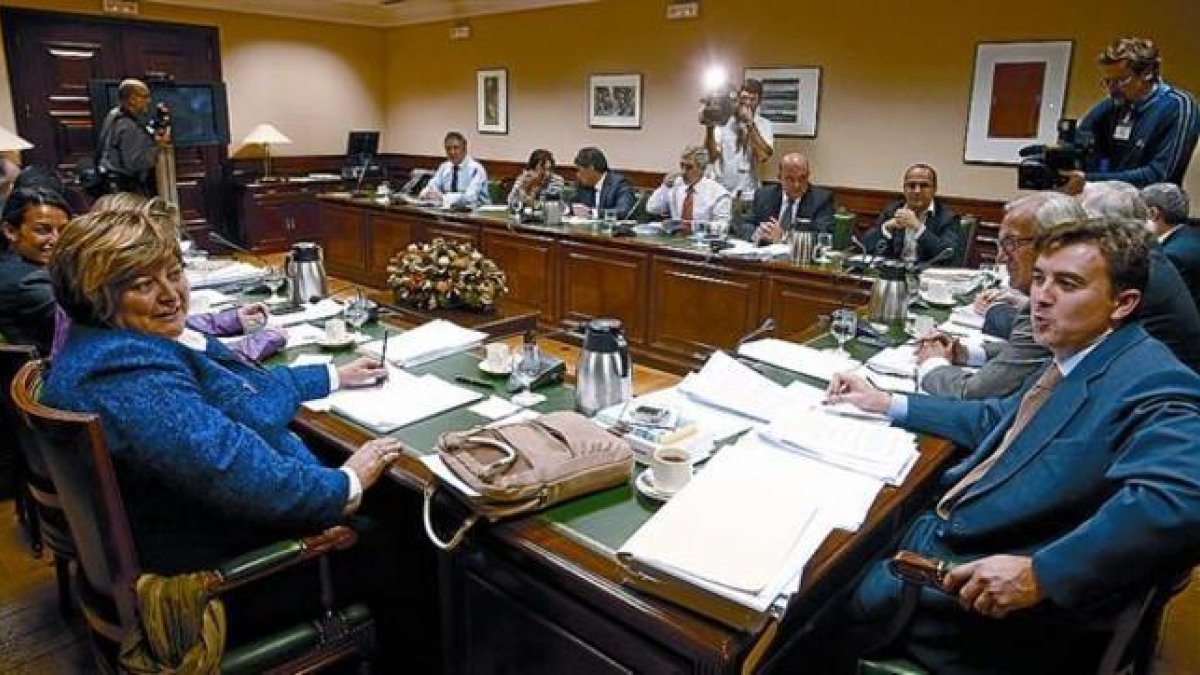 Reunion de la mesa sobre el Pacto de Toledo en el Congreso de los Diputados.-DAVID CASTRO