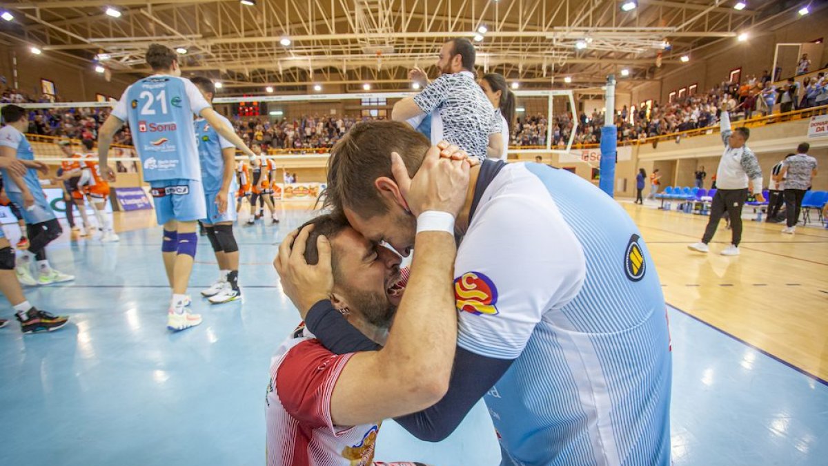 <p><strong>El Rio Duero voley vuelve a hacer historia</strong> <strong>y se clasifica para la final de los Play off de la Superliga,</strong> los celestes perdieron en Teruel pero <a href=