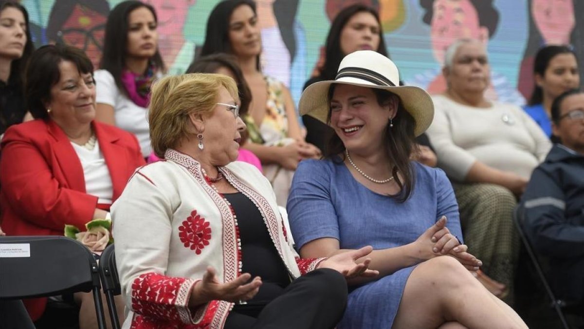 Michelle Bachelet y Daniela Vega, el 8 de marzo.-/ SEBASTIAN RODRIGUEZ