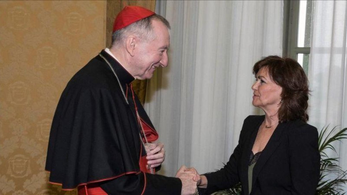 El Gobierno ya da por desterrado el riesgo de que el cadáver de Francisco Franco, una vez sea exhumado del Valle de los Caídos, vaya a la catedral de la Almudena, en pleno centro de Madrid. El Ejecutivo sostenía hasta ahora que no podía hacer nada para ev-EL PERIÓDICO