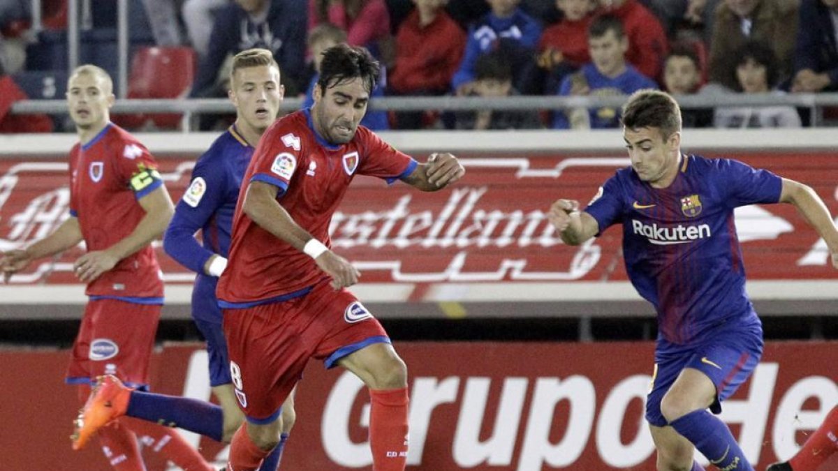 Alberto Escassi actuó como mediocentro en el último partido en casa ante el Barça B.-LUIS ÁNGEL TEJEDOR