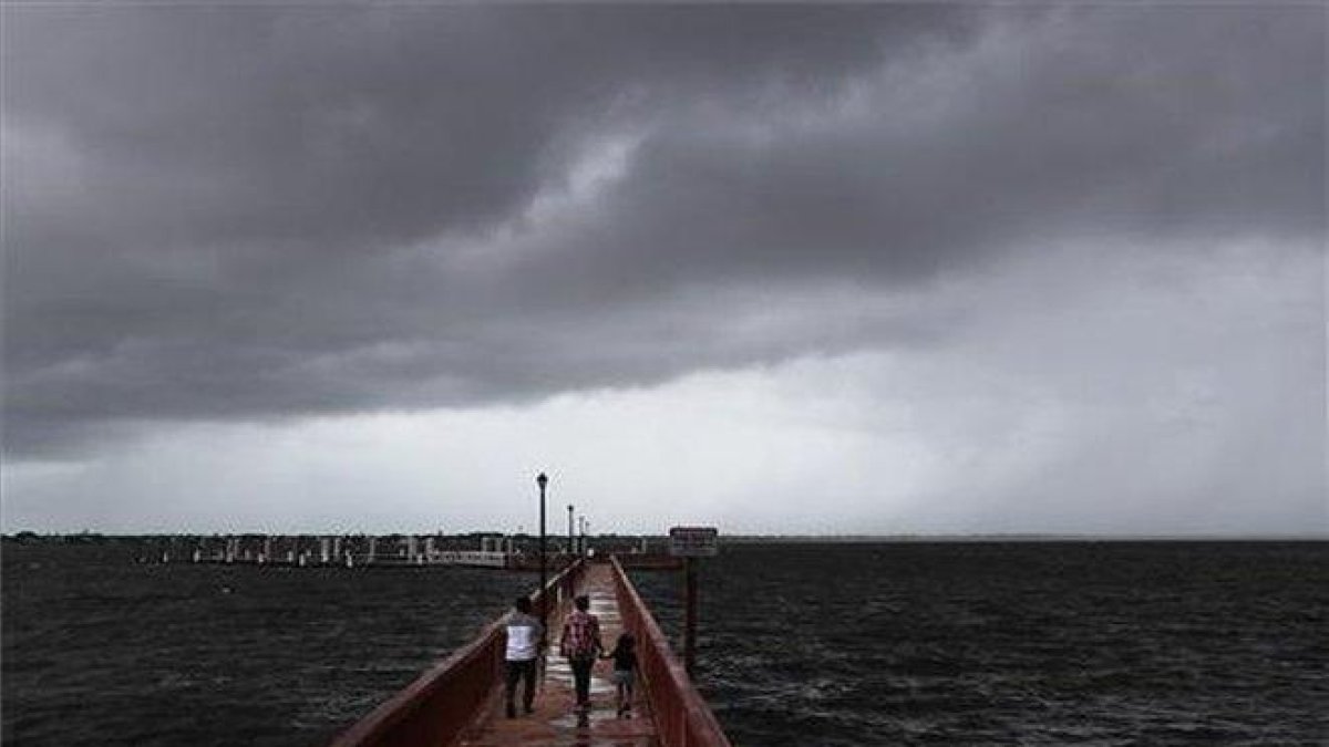 El panorama es sombrío en Florida por el huracán Dorian.-AFP