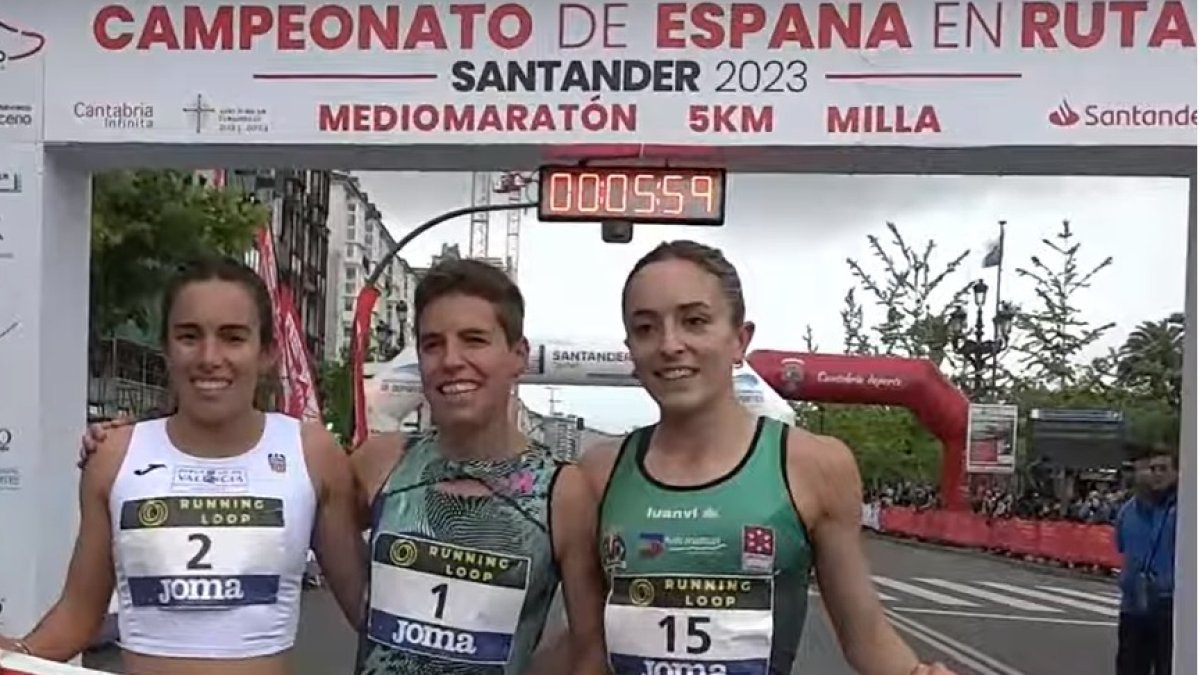 Marta Pérez en el centro de la imagen como campeona de España de la milla en Santander. HDS
