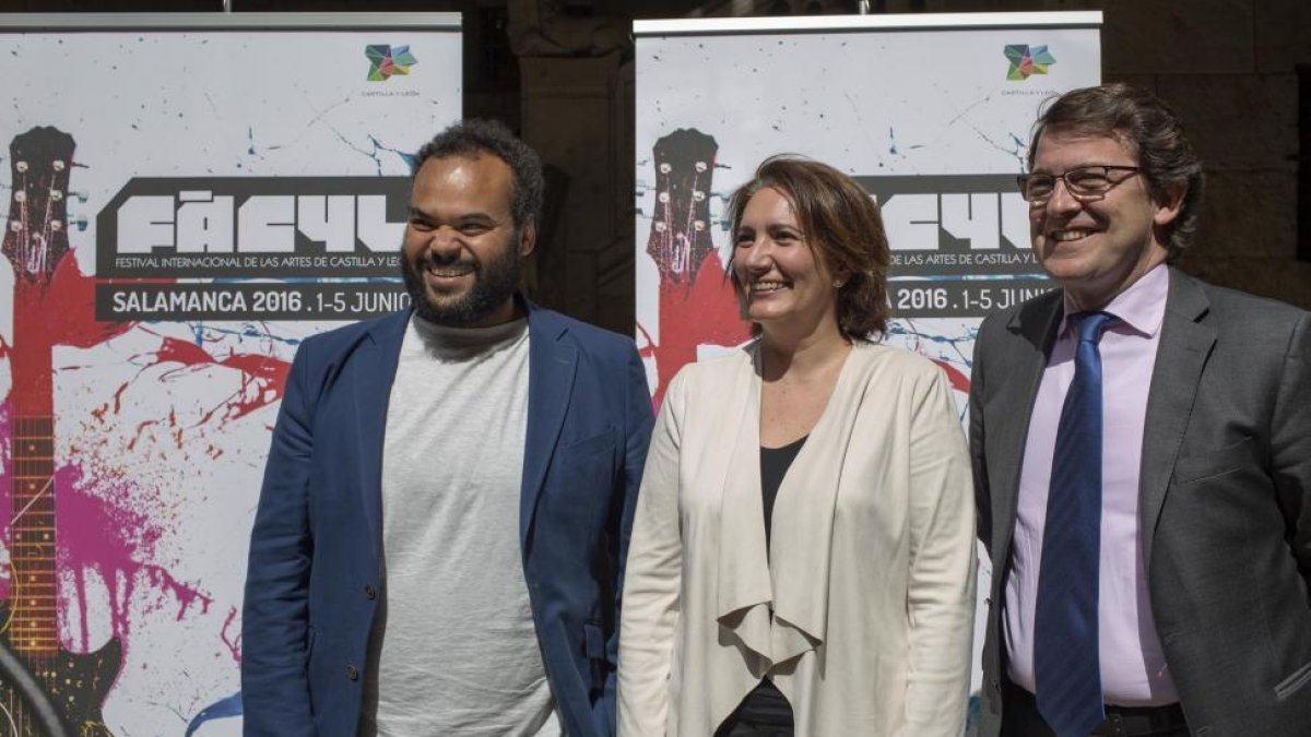 La consejera de Cultura y Turismo, María Josefa García Cirac, presenta la programación de Fàcyl 2016. En la imagen junto a Carlos Jean, director del festival y Alfonso Fernández Mañueco, alcalde de Salamanca-ICAL