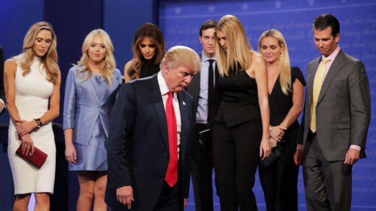 Trump, con sus familiares, tras el debate.-CHIP SOMODEVILLA / AFP