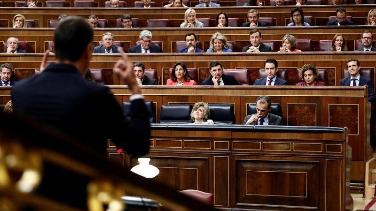 Una sesión del pleno del Congreso.-MARISCAL (EFE)