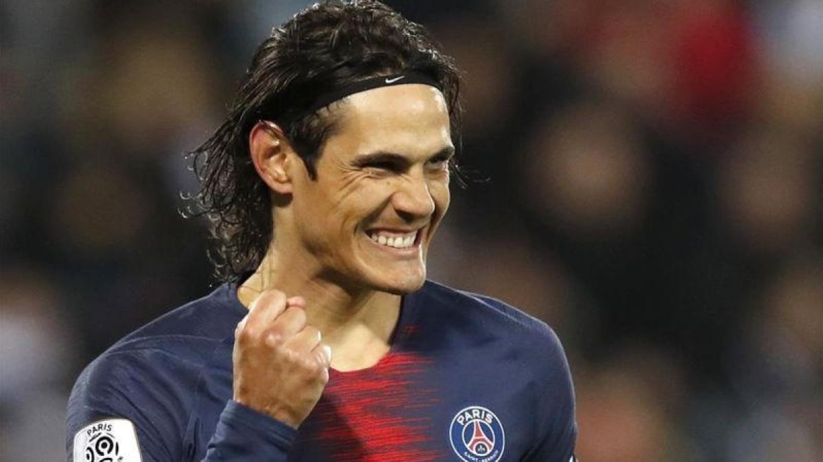 Cavani celebra el primer gol del PSG.-EL PERIÓDICO