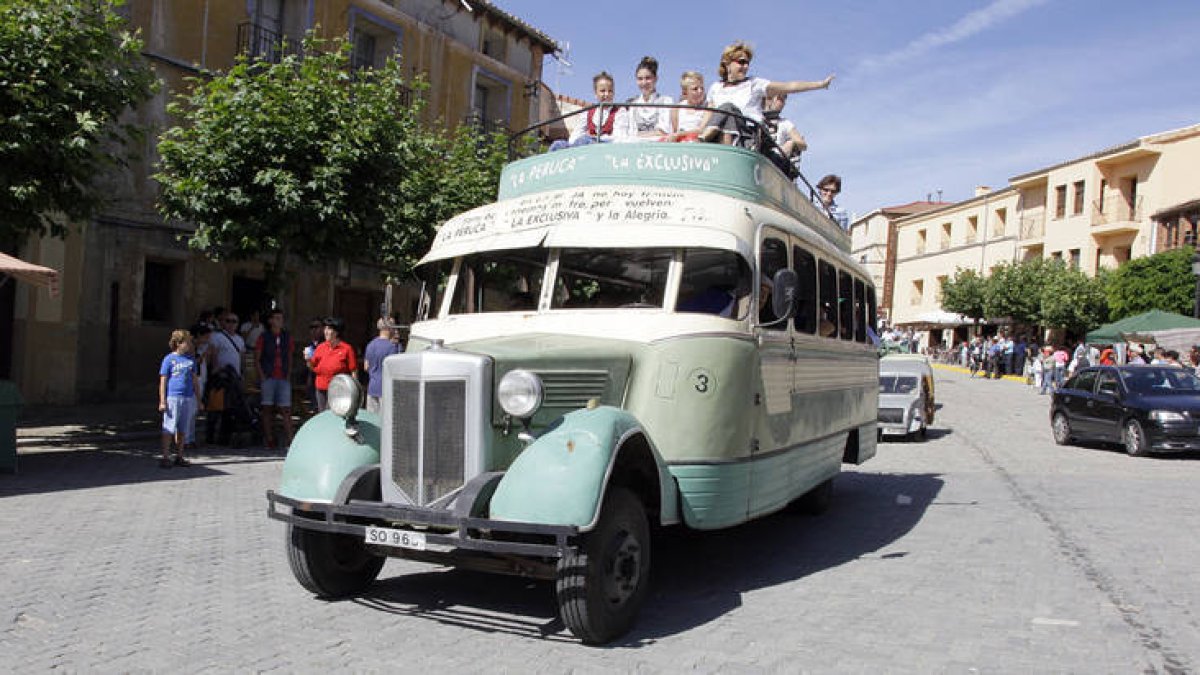 El Mercado Tradicional y su emblemático autobús atraen a miles de visitantes-