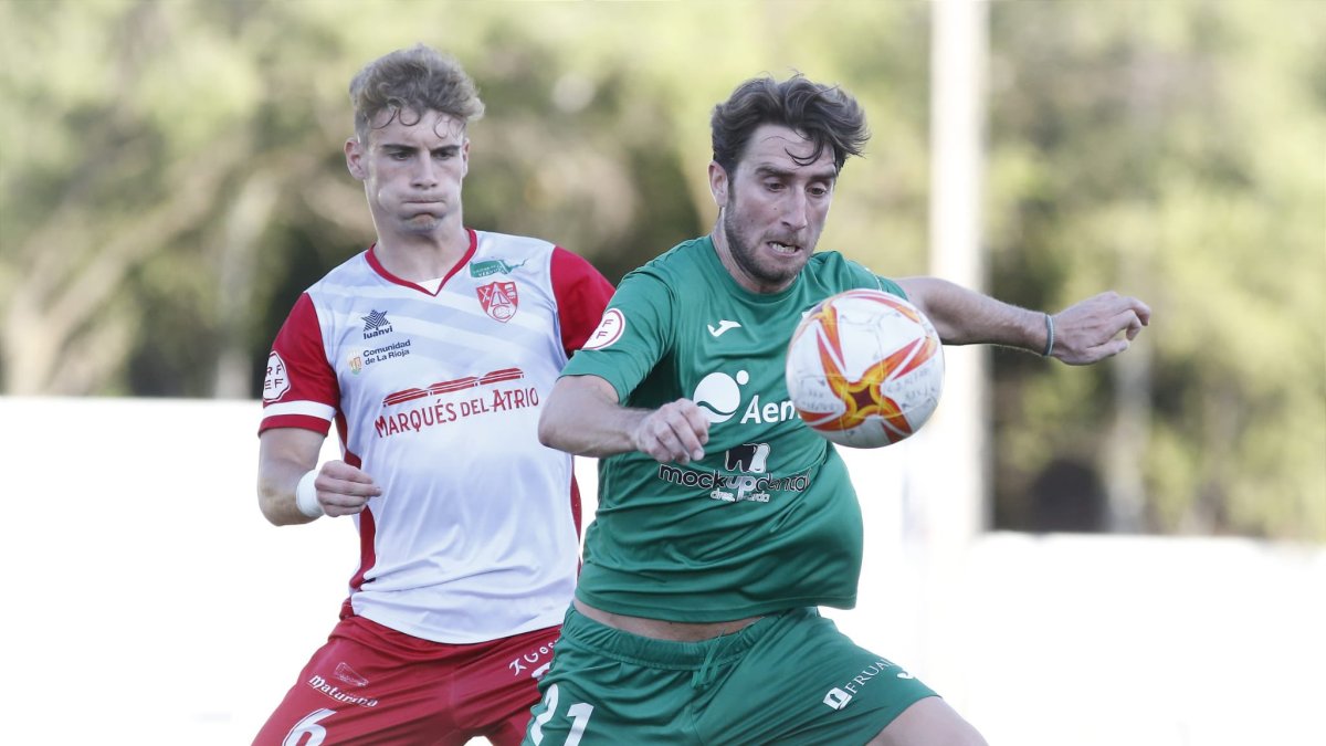 Ander Vidorreta en un encuentro de esta temporada con la camiseta del Calahorra. CD Calahorra
