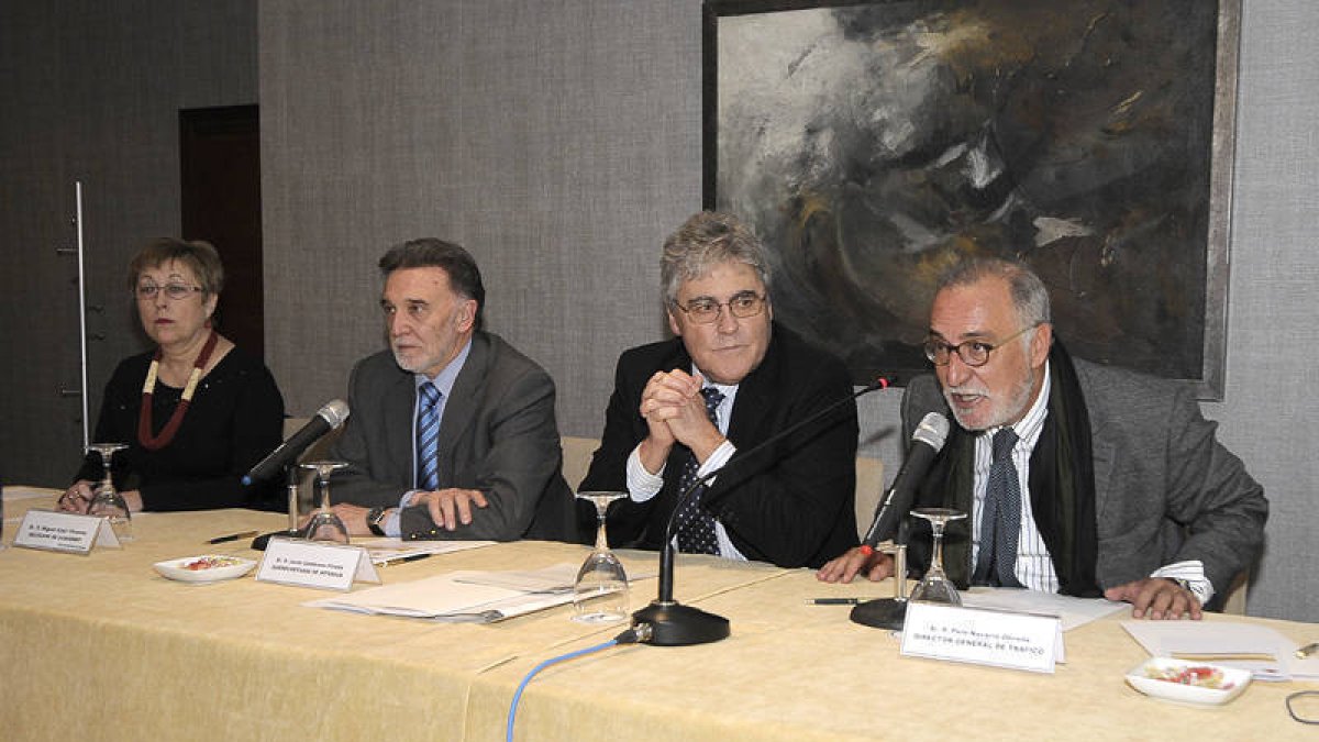 Álvarez, Navarro, Zambrana y Alejo, ayer, en el Parador Antonio Machado. / ÁLVARO MARTÍNEZ-