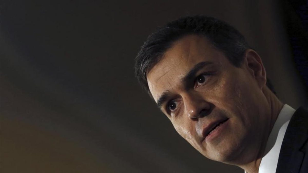 Pedro Sánchez, este lunes, durante la conferencia impartida en Madrid.-EFE / J. J. GUILLEN