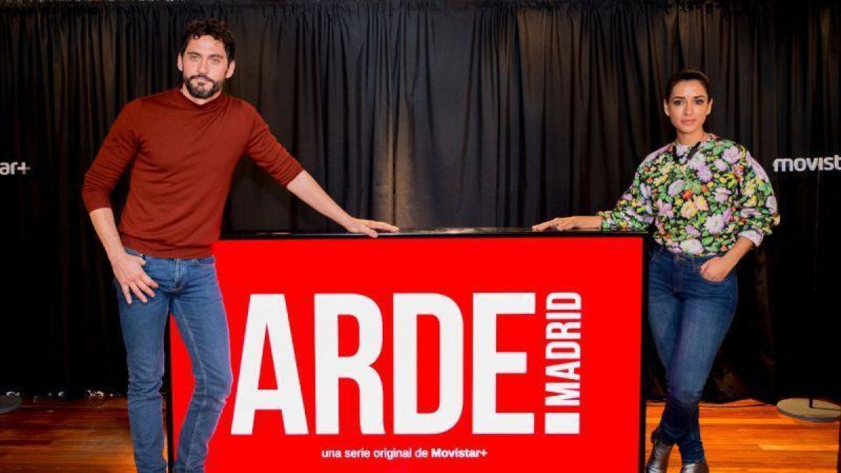 Paco León e Inma Cuesta, en la presentación de la serie de Movistar+ Arde Madrid.-EL PERIÓDICO