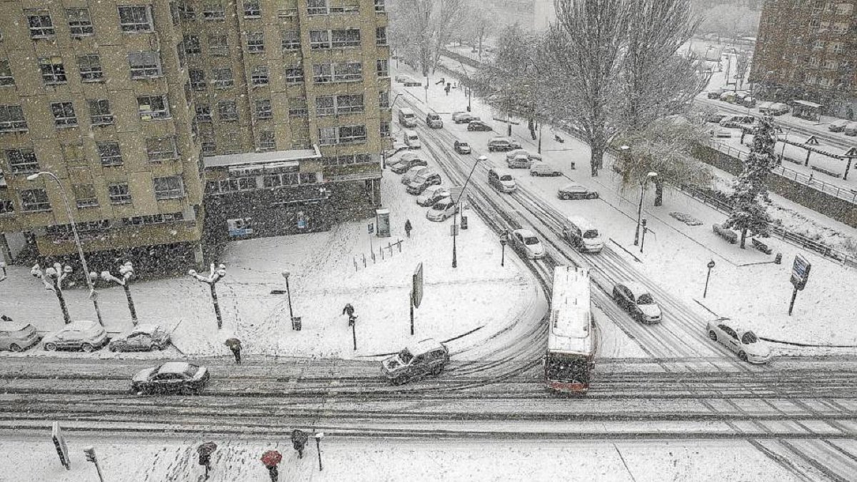 La ciudad de Burgos cubierta por la nieve durante el temporal-El Mundo