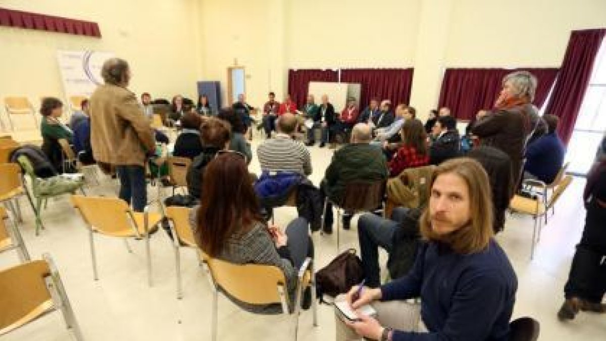 Fernández, ayer, en el inicio de la Asamblea Autonómica de la formación-ICAL