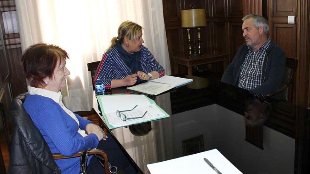 Yolanda de Gregorio, junto a Francisca Delgado y José Manuel Lallana-HDS