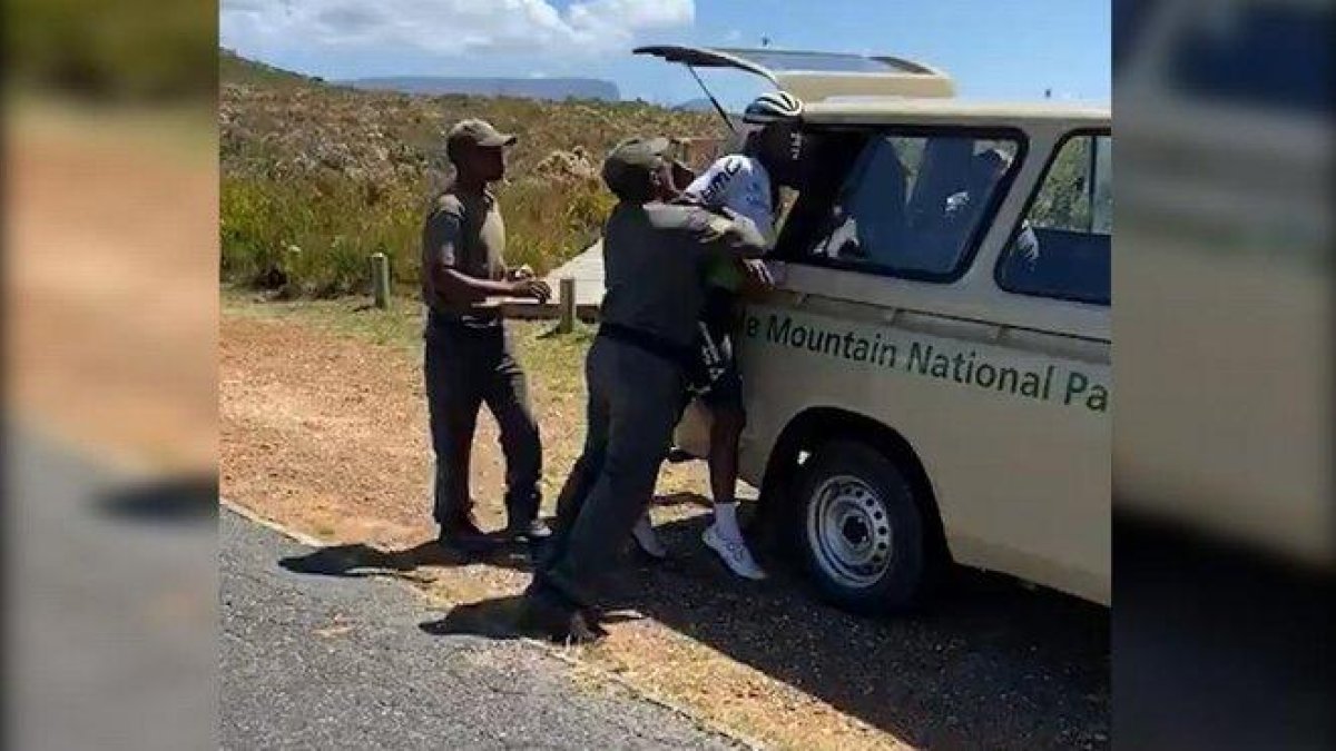 Una captura del vídeo de la detención de Dlamini.-