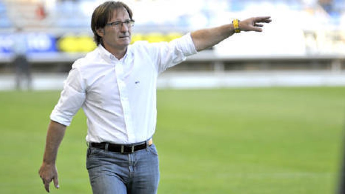 Anquela y el Numancia dieron una lección de fútbol en Zaragoza. / Diego Mayor-