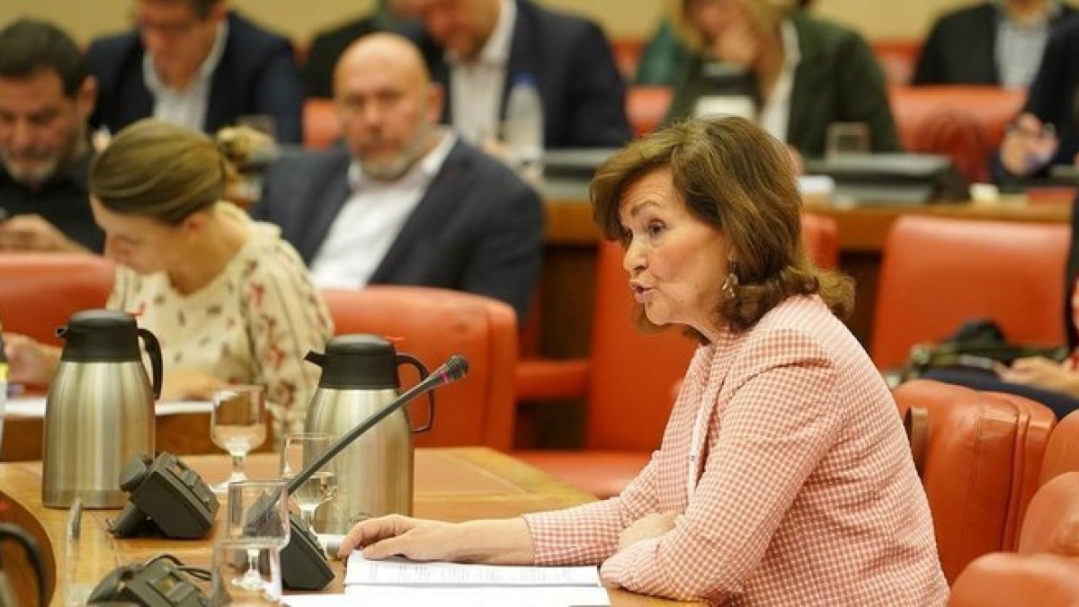 La Vicepresidenta, Carmen Calvo, en la Diputación Permanente del Congreso.-JOSÉ LUIS ROCA