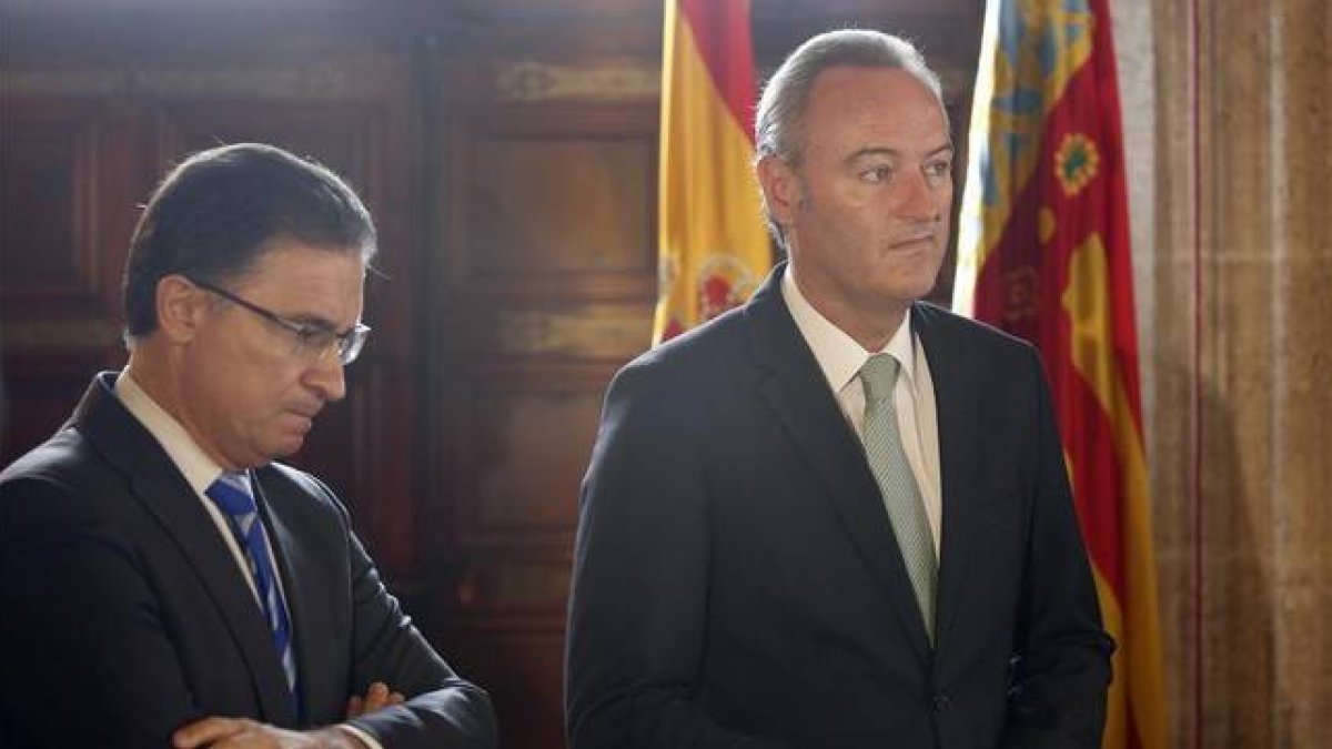 El delegado del Gobierno en la Comunidad Valenciana, Serafín Castellano, junto al presidente Alberto Fabra, en una imagen de archivo.-Foto: MIGUEL LORENZO