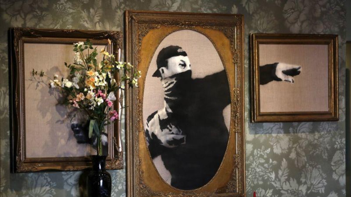 Creación de Banksy en el hotel de Cisjordania.-ABED AL HASHLAMOUN / EFE